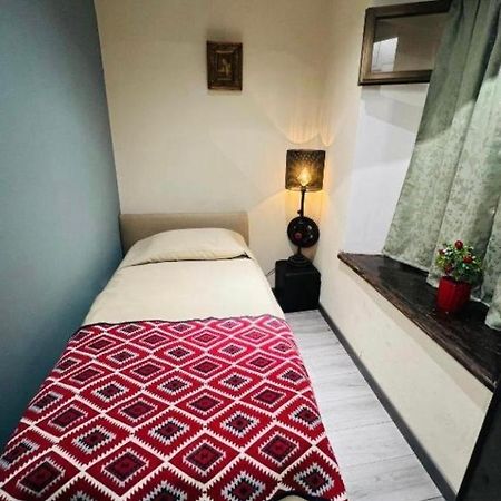 Communication Hostel バトゥーミ エクステリア 写真