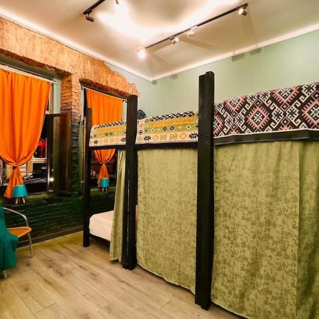 Communication Hostel バトゥーミ エクステリア 写真