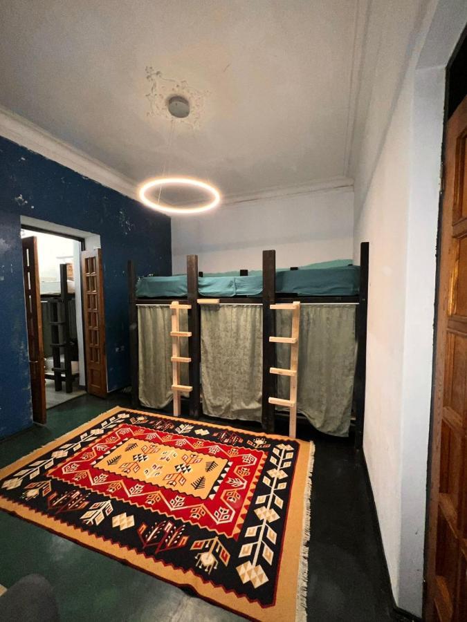 Communication Hostel バトゥーミ エクステリア 写真